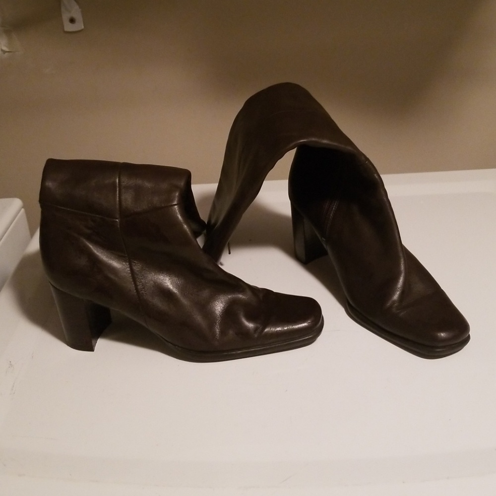 Square toe classic boots